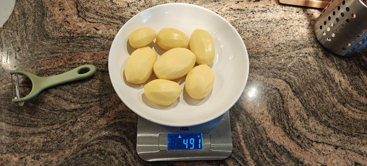 almost 500g of pealed potatos